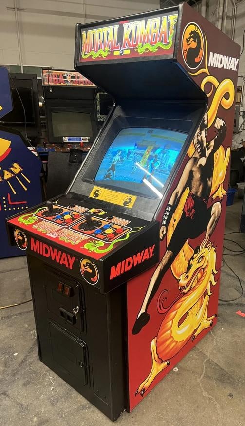 MORTAL KOMBAT ARCADE MACHINE by MIDWAY 1992 (Excellent Condition) (1 of 3)