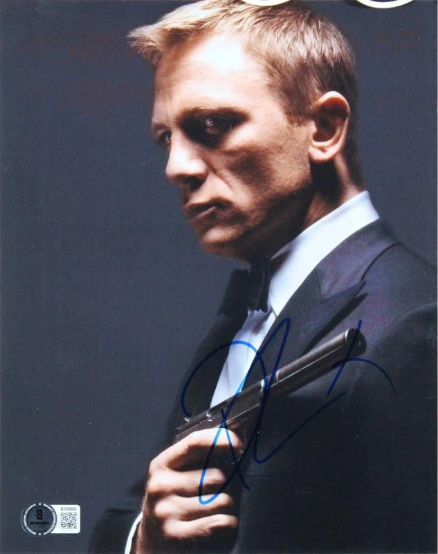 Daniel Craig Signed & Custom Framed 8x10 James Bond 007 Photo (Beckett) - 2