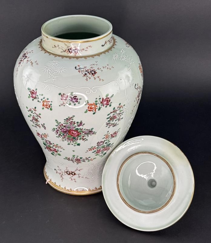 Impressive Early 1900s French Samson Pink White Lidded Urn Vase Large Size - 9