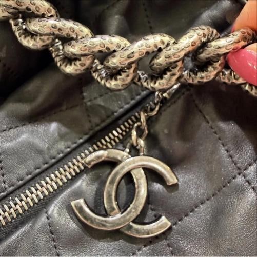 Chanel Distressed Calfskin Large Coco Pleats Hobo (2012) - 5
