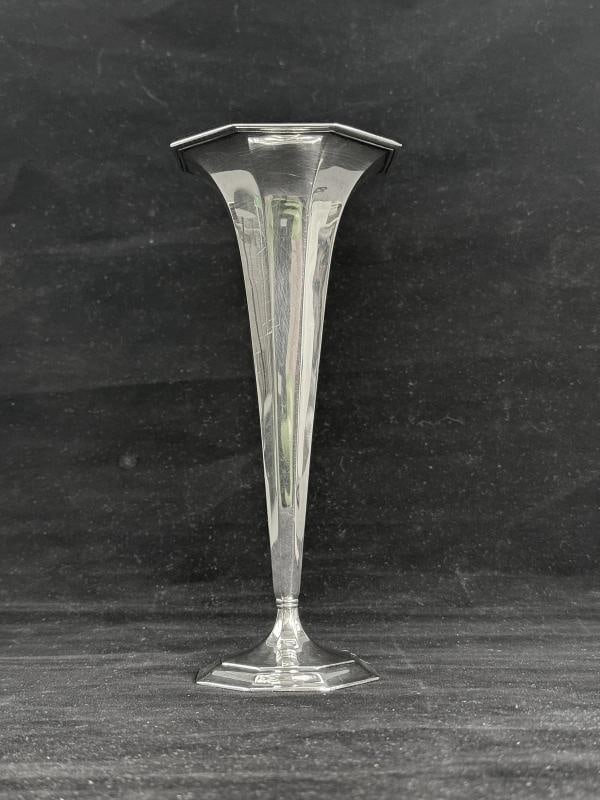 Tiffany and Company Sterling Silver Octagonal Trumpet Vase, Circa 1910 to 1930s - 3
