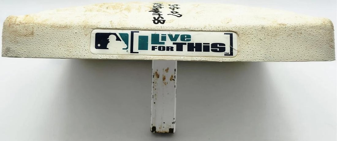 Ichiro Signed Game Used MLB 2nd Base Mariners Beckett Witness MLB Holo - 7