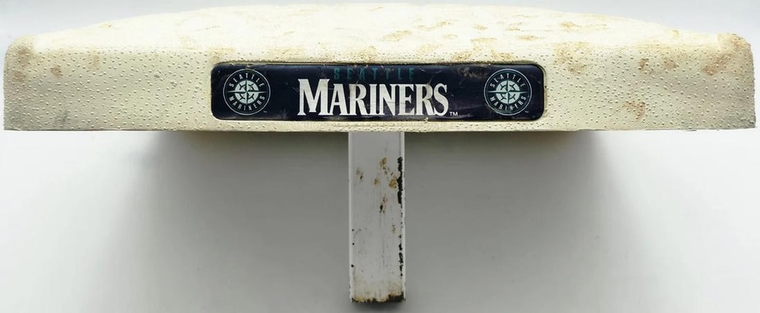 Ichiro Signed Game Used MLB 2nd Base Mariners Beckett Witness MLB Holo - 9