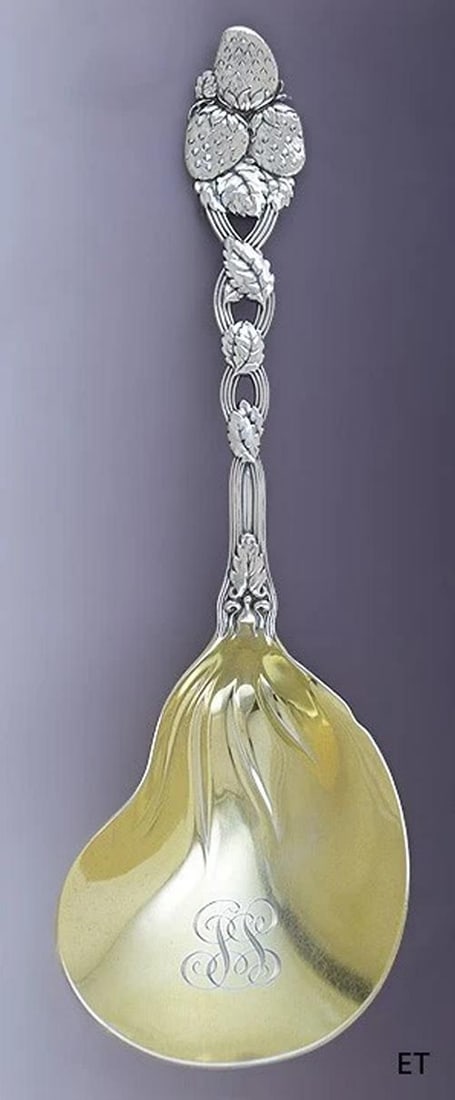 Fine Tiffany & Co Sterling Silver Strawberry Pattern Large Serving Spoon / Scoop: Pattern: Strawberry,Brand: Tiffany & Co.,Type: Serving Spoon,Composition: Sterling Silver,Maker: Tiffany & Co.,Metal: silver,Country of Origin: United States Presented is a wonderful Tiffany & Co