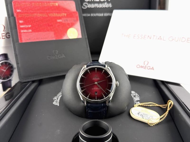 2026 Omega Seamaster Boutique Editions Red 511.13.40.20.11.002 40mm Box Paper: Condition: Pre-owned - Excellent,Bezel Color: Silver,Year Manufactured: 2026,Band/Strap: Two-Piece Strap,Case Color: Silver,Caseback: Exhibition,Department: Men,Watch Shape: Round,Style: