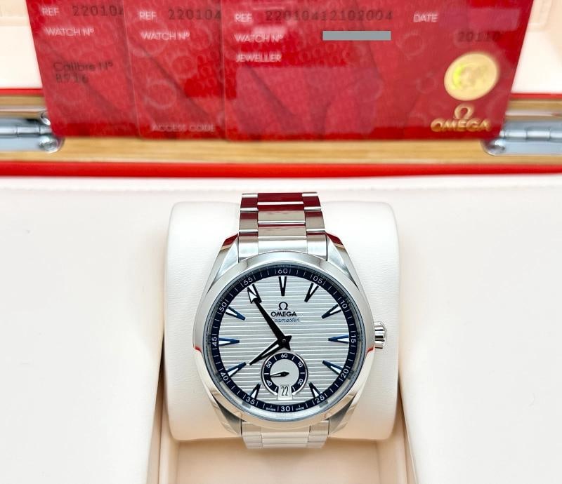 Omega Seamaster Aqua Terra Small Seconds 220.10.41.21.02.004 41mm Box Paper: Condition: Pre-owned - Excellent,Bezel Color: Silver,Dial Pattern: Teaked,Year Manufactured: 2020-Now,Band/Strap: Bracelet,Case Color: Silver,Department: Men,Caseback: Exhibition,Watch Shape: Round,St