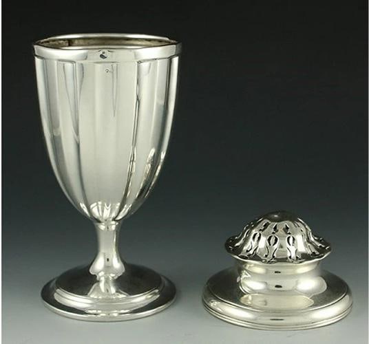 4 Sterling Silver Castors/Shakers William Comyns - 2