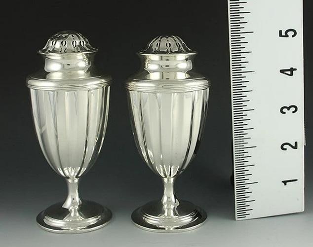 4 Sterling Silver Castors/Shakers William Comyns - 5