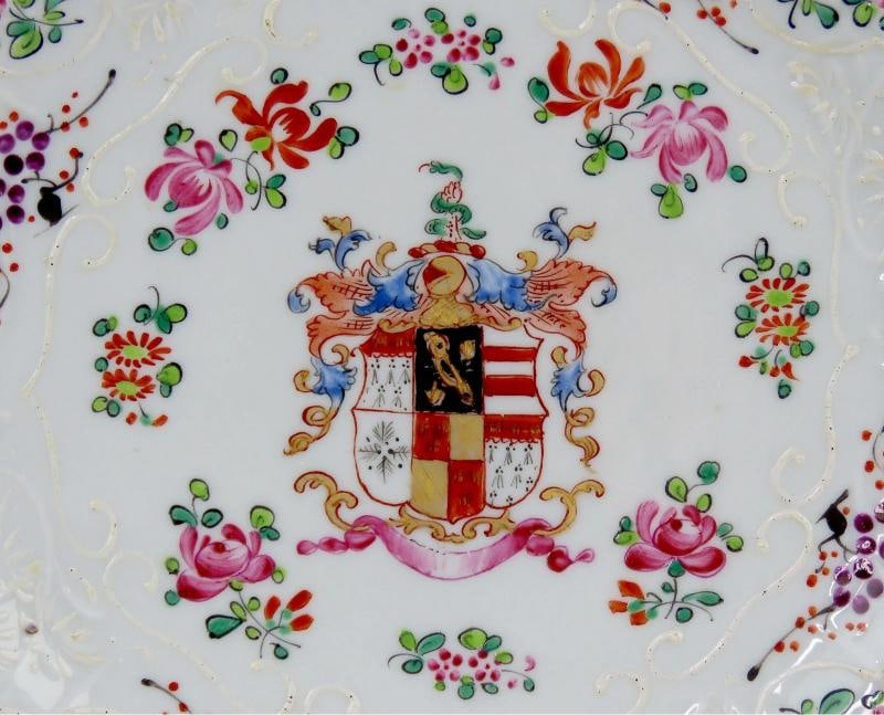 Pretty Set 6 Antique Samson French Porcelain Armorial Crest Floral Lunch Plates - 2