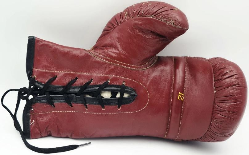 Muhammad Ali Signed Red Everlast Boxing Glove "6-20-87" LH Beckett & PSA/DNA - 5