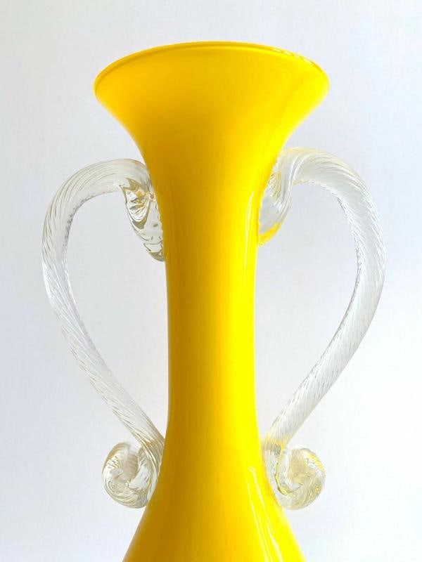 MID CENTURY MODERN EMPOLI ITALY LEMON YELLOW TALL ART GLASS HANDLED DIMPLE VASE - 4