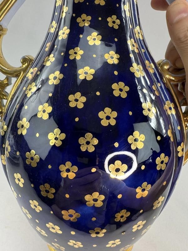 Pair of Antique Paris Porcelain Vases Had Painted - 10