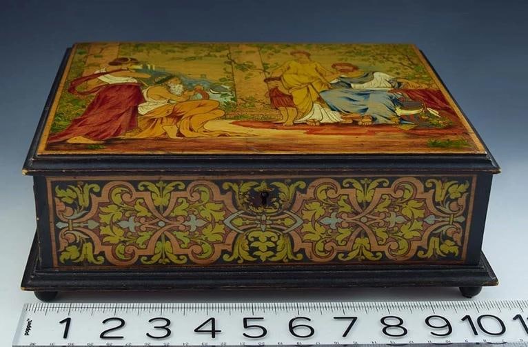Antique Late 1800s Raised Box w/Classical Greco Roman Hand Painted Decor - 9