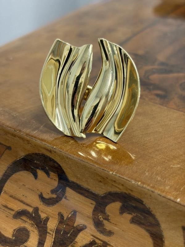 TIFFANY & CO. FRANK GEHRY Italy 18k Yellow Gold Sculptural Ring Vintage Rare: The ring is a size 6.25 and weighs 25 grams. The length is 1 3/8" top to bottom.. Condition: Pre-owned - Good: This item has been gently used but is in good condition. It might have a few signs ...