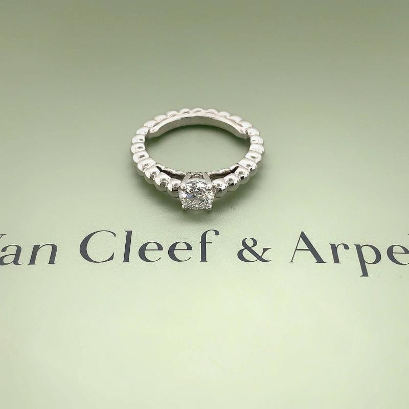 Van Cleef & Arpels Perlee Diamond Engagement Ring 0.50 cts DVVS2 18k White Gold - 7