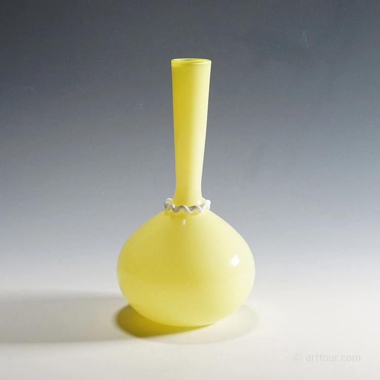 Vittorio Zecchin for Venini Soffiato Vase in Yellow and Lattimo Glass ca. 1950s - 2
