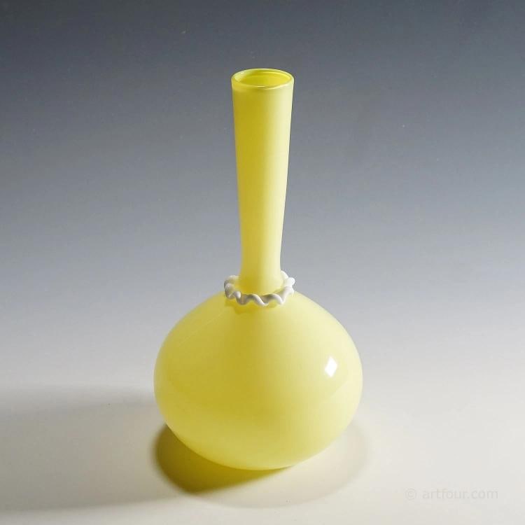 Vittorio Zecchin for Venini Soffiato Vase in Yellow and Lattimo Glass ca. 1950s - 3