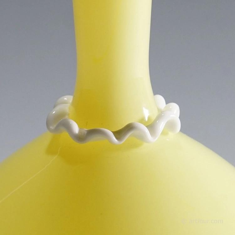 Vittorio Zecchin for Venini Soffiato Vase in Yellow and Lattimo Glass ca. 1950s - 4