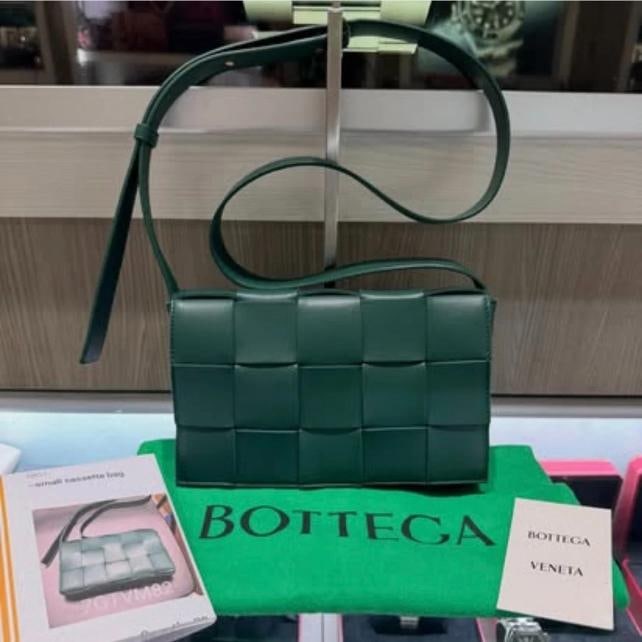 Bottega Veneta Small Cassette Bag in Rain Tree Green: Condition: Pre-owned - Excellent,Brand: Bottega Veneta,Department: Women,Closure: Magnetic,Size: Small,Lining Color: Green,Exterior Color: Rain Tree Green,Style: Crossbody,Exterior Material: