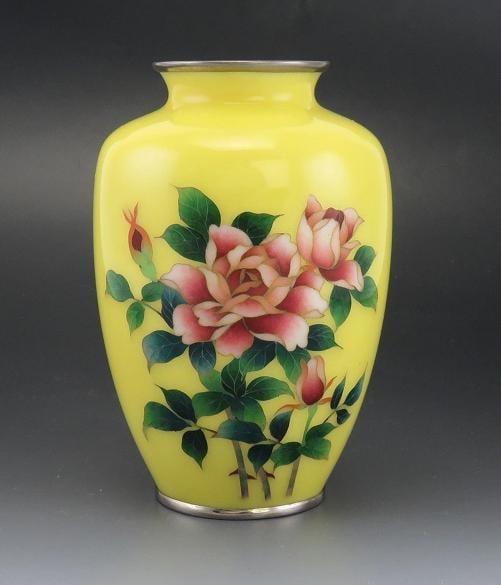 Lovely VTG Japanese Cloisonne Enamel Yellow Floral Roses Vase: Primary Material: Cloisonne,Color: Yellow,Age: 1900-1940,Original/Reproduction: Vintage Original,Region of Origin: Japan,Country of Origin: Japan Lovely VTG Japanese Cloisonne Enamel Yellow Floral