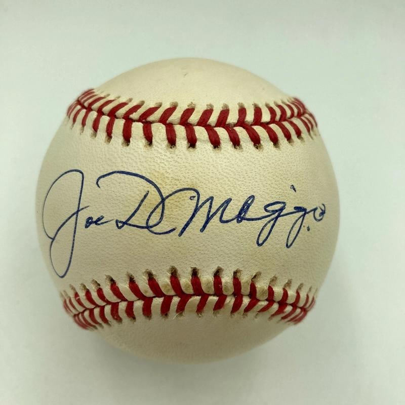 Nice Joe Dimaggio Signed Official American League Baseball With Beckett COA: Product: Ball,Sport: Baseball-MLB,Autograph Authentication: Beckett,Team: New York Yankees,Player: Joe DiMaggio,Original/Reprint: Original,Country of Origin: United States