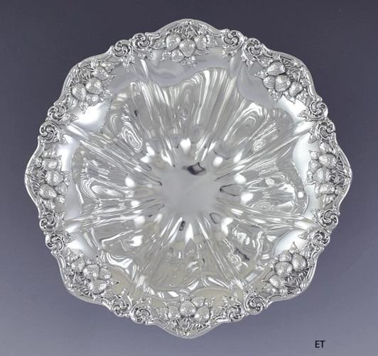 Antique Art Nouveau Beautiful Woodside Sterling Silver Strawberry Bowl 8.5": Brand: Woodside Sterling Company,Style: Art Nouveau,Age: 1850-1899,Composition: Sterling Silver,Maker: Woodside Sterling Co.,Year Made: 1880-1920,Country of Origin: United States Presented is a beauti