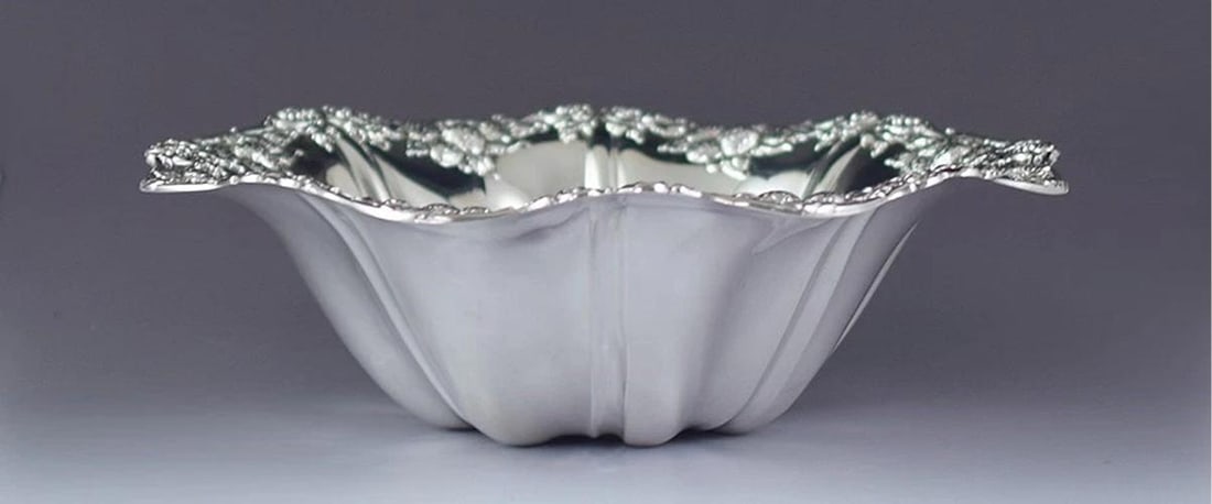 Antique Art Nouveau Beautiful Woodside Sterling Silver Strawberry Bowl 8.5" - 2