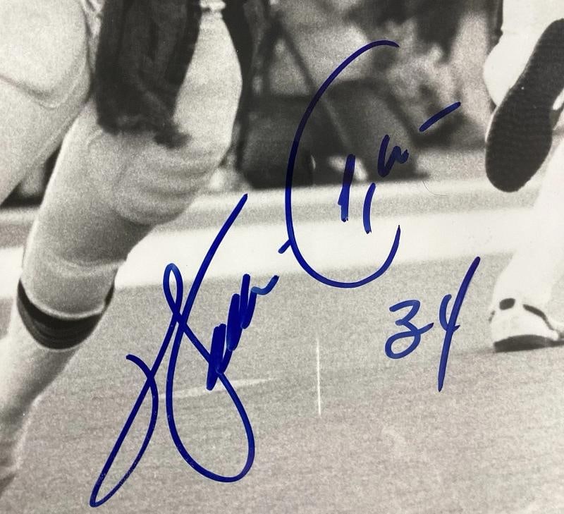 Walter Payton Signed 8x10 Black & White Photo Chicago Bears (PSA 10 Auto) - 2