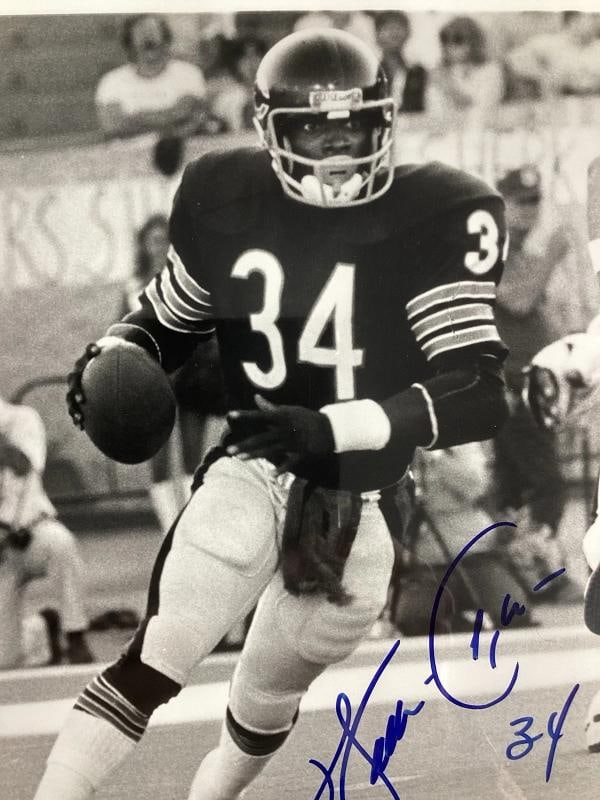Walter Payton Signed 8x10 Black & White Photo Chicago Bears (PSA 10 Auto) - 3