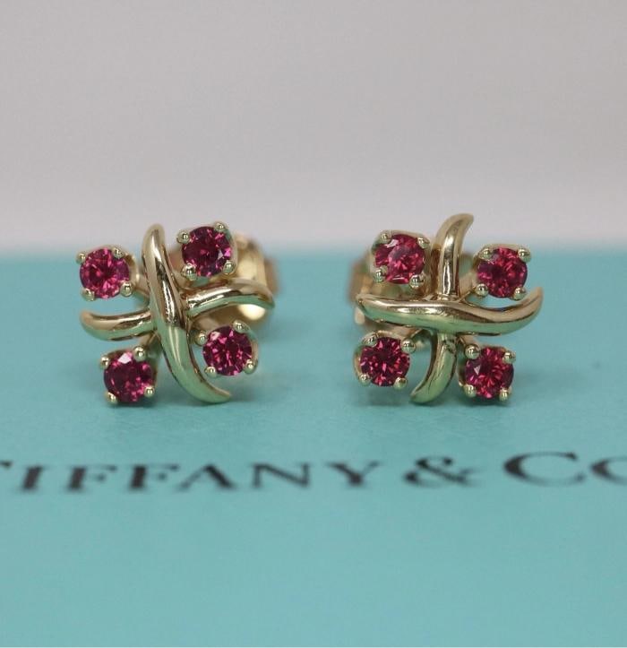 Tiffany & Co Schlumberger Lynn Ruby Earrings In 18k Yellow Gold .30ct: Condition: Pre-owned - Excellent: This item has been previously worn; however, it is in excellent condition. ... Read moreabout the conditionPre-owned - Excellent: This item has been previously worn; 