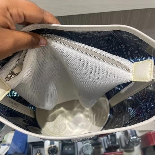 Chanel Camellia Bucket Bag (2018) - 7