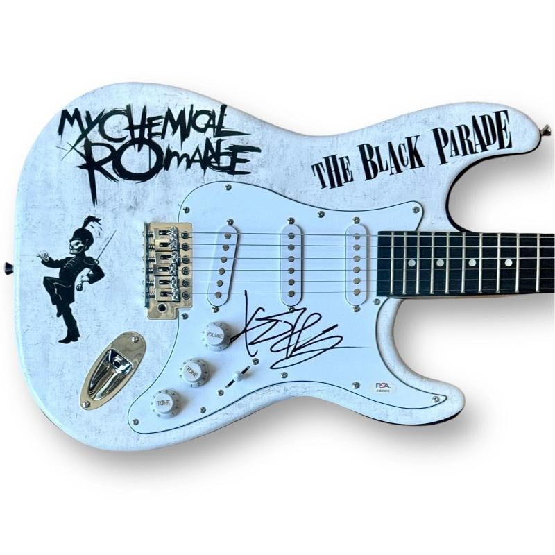 Gerard Way Signed Custom Guitar MY CHEMICAL ROMANCE (PSA): Object Type: Guitar & Guitar Pick,Industry: Music,Autograph Authentication: Professional Sports (PSA/DNA),Original/Reproduction: Original,Signed: Yes,Country of Origin: United States