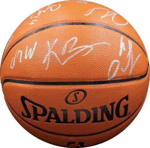 Kobe Bryant Final Season 2015-16 Los Angeles Lakers Team Signed Basketball PSA: Sport: Basketball,Player: Kobe Bryant,Signed: Yes,Original/Reprint: Original,Autograph Authentication: Professional Sports Authenticator (PSA),Product: Ball,Team: Los Angeles Lakers,Country of