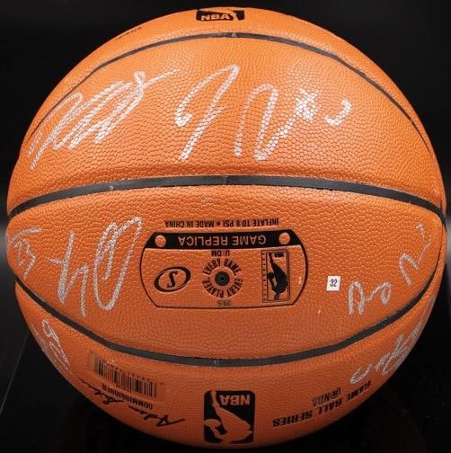 Kobe Bryant Final Season 2015-16 Los Angeles Lakers Team Signed Basketball PSA - 3