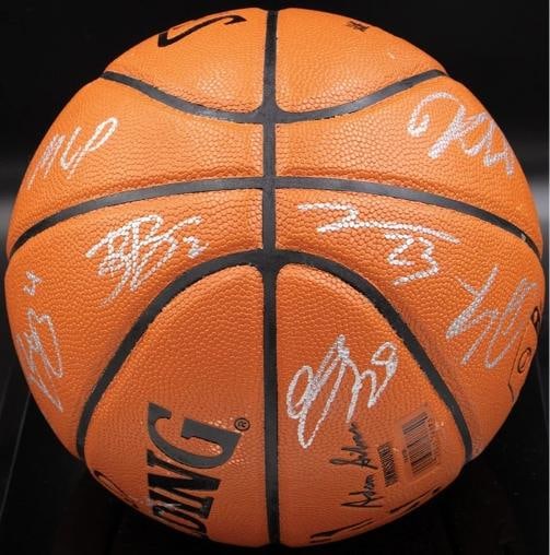 Kobe Bryant Final Season 2015-16 Los Angeles Lakers Team Signed Basketball PSA - 7