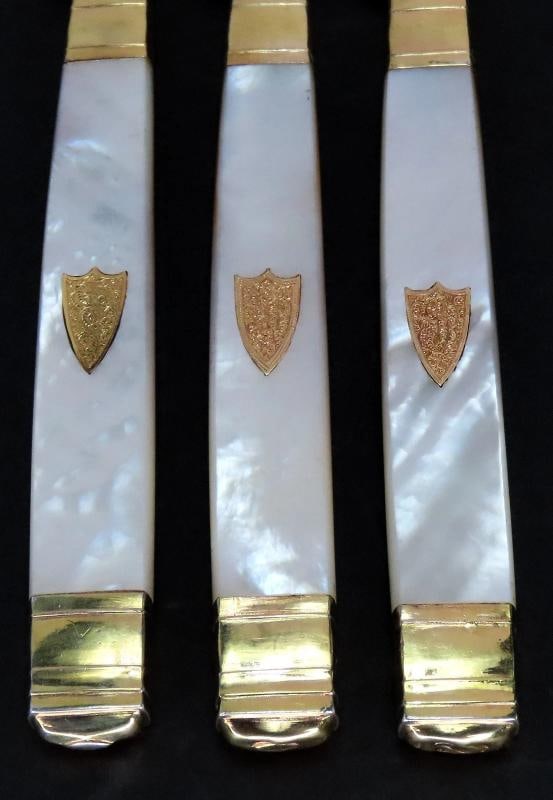 Fine set 18 French 950 Gilt Silver & Gold Mother-of-pearl Fruit/Dessert Knives - 4