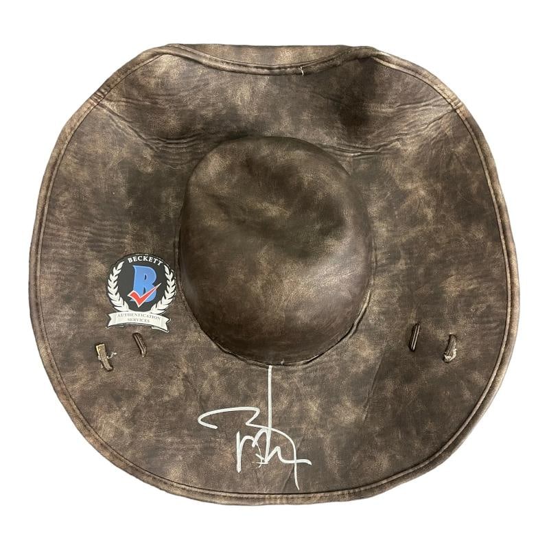 Johnny Depp Signed Auto Jack Sparrow Pirates Of The Caribbean Hat Beckett BAS: Industry: Movies,Personalize: No,Movie: PIRATES OF THE CARIBBEAN,Signed by: JOHNNY DEPP,Signed: Yes,Autograph Authentication: Beckett,Original/Reproduction: Original,Country of Origin: United States