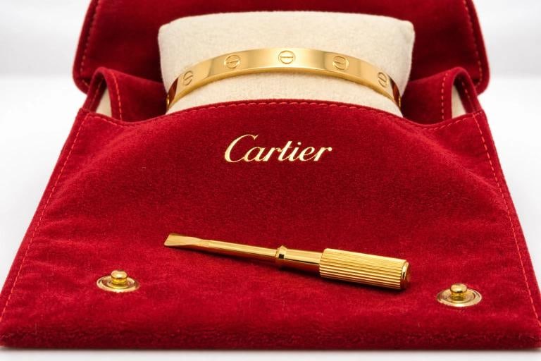 Cartier LOVE 18k Yellow Gold Bracelet Bangle Size 18 Jewelry Pouch: Size: Cartier 18 Circumference: 6.5' Inches Width: 6 MM. Condition: Pre-owned - Excellent,Closure: Screw,Signed: Yes,Color: Yellow,Sizable: No,Metal: Yellow Gold,Item Length: 6.5 in,Materials sourced 