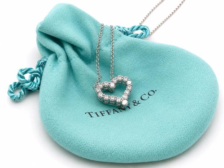 Tiffany & Co. Diamond Heart Pendant Necklace Platinum 16': Chain Length: 16 inches . Condition: Pre-owned - Excellent,Pendant Shape: Heart,Main Stone Creation: Natural,Occasion: Anniversary, Birthday,Signed: Yes,Main Stone Color: White/Colorless,Metal: Platin