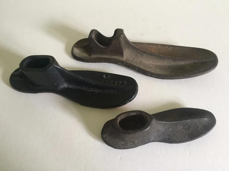 ANTIQUE EARLY 1800'S CAST IRON INDUSTRIAL SHOEMAKERS FORMS - SET OF 3 - 4