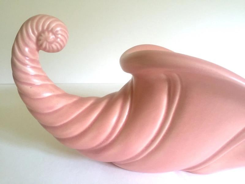VTG MID CENTURY CORNUCOPIA ART POTTERY PINK CERAMIC XLRG FRUIT BOWL CENTERPIECE - 7