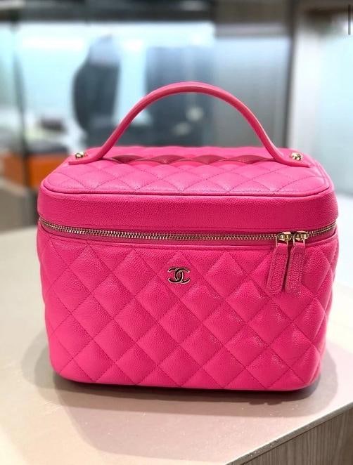 Chanel Large Vanity Top Handle Pink Caviar Gold Hardware w/ Detachable Mirror: Condition: Pre-owned - Excellent,Pattern: Quilted,Closure: Zip,Size: Large,Handle Style: Top Handle,Material: Leather,Exterior Material: Leather,Brand: CHANEL,Type: Makeup Bag,Department: Women,Exteri