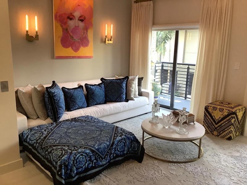 Atelier Versace Custom Made Set Of 4 Pillows Sz18Ã¢â‚¬Â18Ã - 4