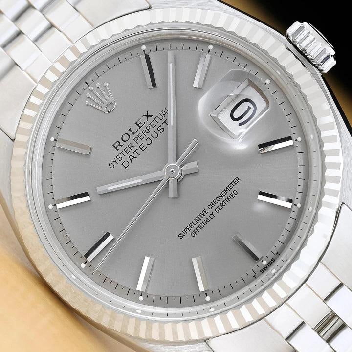 ROLEX DATEJUST 1601 GRAY DIAL 18K WHITE GOLD STEEL FOLDED BRACELET WATCH: This is an authentic Rolex Datejust 1601 watch with Rolex stick dial Ref., Rolex 18K white gold fluted bezel, and Rolex stainless steel folded jubilee bracelet. Descriptions: Brand: Rolex Model: Datej