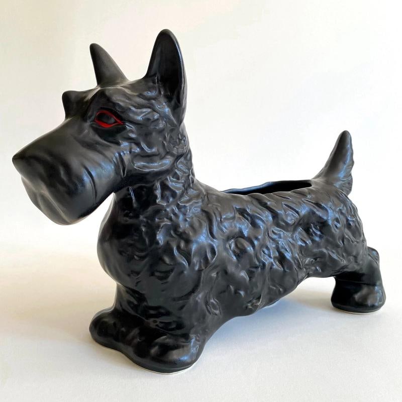 MID CENTURY MODERN VTG 1950'S MATTE BLACK ART POTTERY SCOTTY DOG CERAMIC PLANTER: MEASURES 10 1/2" W X 3 3/4" D X 7 3/4" H. Condition: Used,Size: Medium,Style: 1950s,Material: Ceramic,Theme: Animals & Dinosaurs,Type: Planter,Color: Black,Subject: Dog,Finish: Matte Black,Brand: Unbr