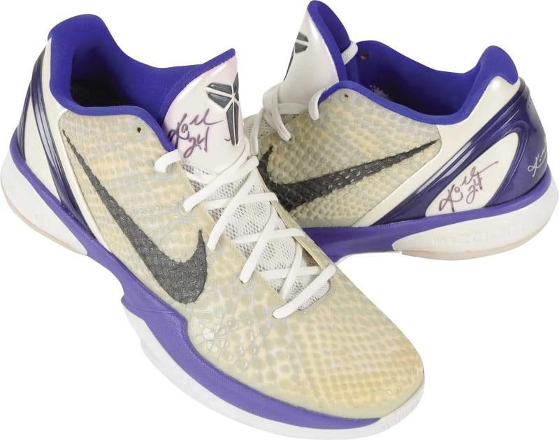 Kobe Bryant Signed Pair Of Nike Zoom Kobe 6 Concord Sneakers~ BOTH SIGNED (JSA LOA): Size 11.5. Sport: Basketball,Player: Kobe Bryant,Signed: Yes,Original/Reprint: Original,Autograph Authentication: James Spence Authentication (JSA),Product: Ball,Country of Origin: United States