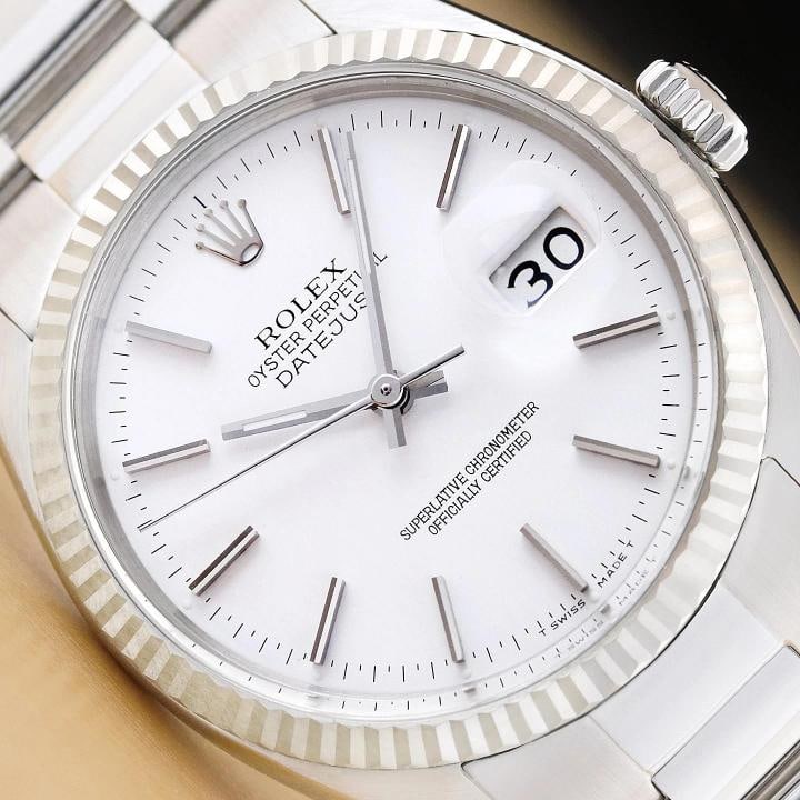 ROLEX MENS DATEJUST 16234 WHITE DIAL 18K WHITE GOLD STAINLESS STEEL OYSTER WATCH: Condition: Pre-owned - Excellent,Bezel Color: Silver,Max Wrist Size: 7.26-7.5 in,Number of Jewels: 31 Jewels,Indices: Stick Indexes,Bezel: Rolex 18K White Gold Fluted Bezel,Band/Strap: Bracelet/Link B
