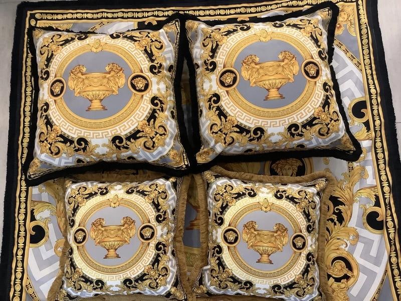 CUSTOM MADE VERSACE LION AND URN VELVET SET OF 4 SzS 18¢â‚¬�18¢: Condition: Pre-owned: An item that has been used or worn previously. See the seller¢â‚¬â„¢s listing for full details ... Read moreabout the conditionPre-owned: An 