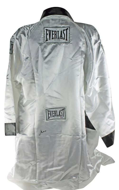 Muhammad Ali Authentic Signed Everlast Boxing Robe PSA/DNA ITP #4A53182: Product: Not Available,Player: Muhammad Ali,Sport: Boxing,Original/Reprint: Original,Autograph Authentication: PSA/DNA ITP,PRODUCT_COA: PSA/DNA ITP,PRODUCT_SIGNED_BY_NAME: Muhammad Ali,Country of Orig
