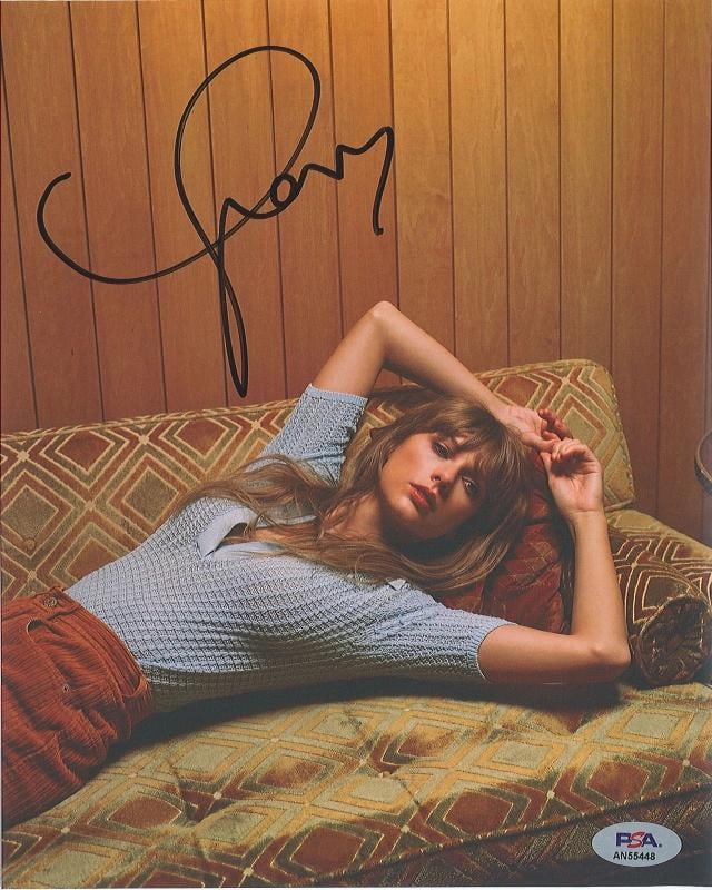 Taylor Swift Signed 8x10 Photograph PSA DNA COA Autographed Photo: Autograph Authentication: Professional Sports (PSA/DNA),Brand: Always Autographed,Country of Origin: United States,Industry: Music,Object Type: Photograph,Original/Reproduction: Original,Signed: Yes,S